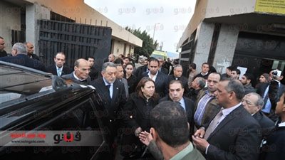 بالفيديو والصور.. وصول جثمان عزازي على عزازي إلى مطار القاهرة.. «صباحي وأبو عيطة وإسكندر وشكر» يلقون نظرة الوداع على الفقيد.. الراحل يواري الثرى بالشرقية.. والعزاء غدًا بـ«عمر مكرم»