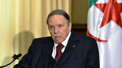 بوتفليقة يعلن الانسحاب من الانتخابات الرئاسية الجزائرية وتأجليها