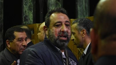 رئيس نادي الزمالك وأحمد شوبير ومجدي عبد الغني في عزاء والدة الإعلامي خالد لطيف