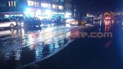 بالصور.. استياء بين أهالي الإسكندرية بسبب تراكم مياه الأمطار بالشوارع
