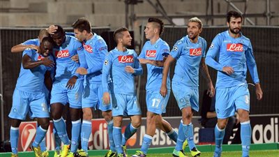 نابولى يفوز على بارما بهدفين في الدوري الإيطالى