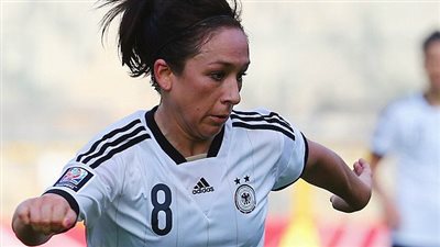 الألمانية «كيسلر» ترشح الأمريكية «لويد» لخطف لقب أفضل لاعبة في العالم