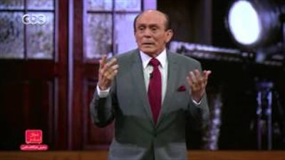 بالفيديو.. رجل لـ محمد صبحي أثناء صلاته بالكعبة:«كنت فاكرك مش مسلم»