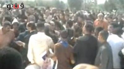 بالفيديو...الآلاف يشاركون في تشييع جثمان عزازي