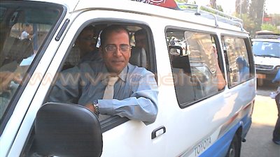 الرئيس في «الميكروباص»!