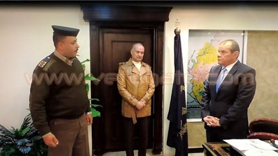 بالصور.. مدير أمن القليوبية يكرم أمين شرطة بعد ضبطه لص سيارات