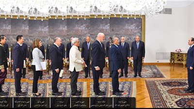 برنامج رئاسي مكثف.. السيسي يتسلم أوراق اعتماد 15 سفيرًا جديدًا.. يؤكد حرص مصر على تعزيز العلاقات الثنائية مع دولهم في المجالات كافة.. ويبحث مع وزيرة خارجية النرويج القضية الفلسطينية ومكافحة الإرهاب