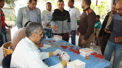 استمرار حملات الكشف عن المخدرات بين سائقي الحافلات المدرسية (صور)