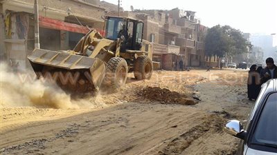 بالصور.. رفع 335 طن مخلفات منازل من منفلوط بأسيوط