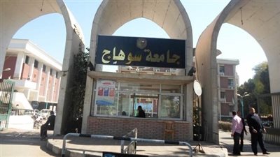 رئيس جامعة سوهاج يتفقد الكليات للاطمئنان على انتظام الدراسة