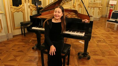 روائع باخ وشوبان والبينيز على بيانو مشيرة عيسى في الأوبرا