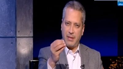 ضيف تامر أمين يضعه في موقف محرج على الهواء (فيديو)