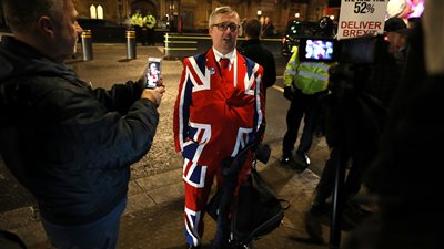 تظاهرات أمام البرلمان البريطاني لدعم الانفصال عن الاتحاد الأوروبي (صور)