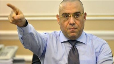 وزير الإسكان يتابع موقف تنفيذ مشروعات مياه الشرب والصرف بأسوان