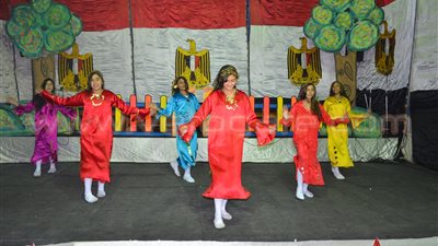 محافظ الإسماعيلية يحضر احتفال مدرسة الفرنسيسكانيات برأس السنة