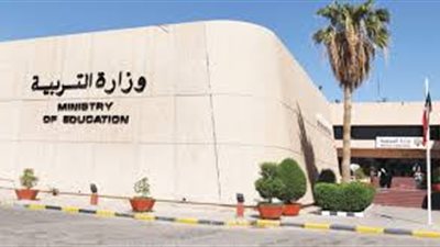الكويت تنهي خدمات 365 معلما مصريا