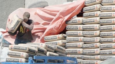 ارتفاع طن الأسمنت 50 جنيها يلقى بظلاله على سوق العقارات.. عبداللاه يطالب بفرض تسعيرة إجبارية..هاشم: التسعيرة تحفظ حقوق المواطن البسيط..عبده: على الدولة أن تبنى مصانع للأسمنت والاحتكار كارثة