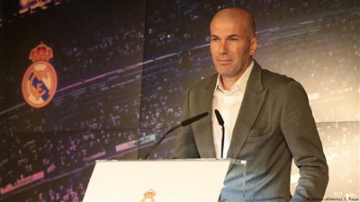 سخرية من ملابس زيدان!