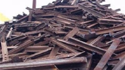 ضبط سيارة محملة بـ50 طن قضبان سكك حديدية بالوادي الجديد