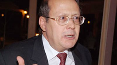 قنديل: تهمة 