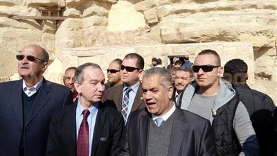 بالصور.. وزير الآثار ومحافظ الجيزة يفتتحان مقبرة مرضعة توت عنخ آمون
