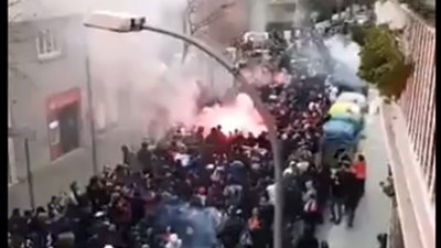 جماهير ليون تشعل الأجواء في شوارع برشلونة (فيديو)