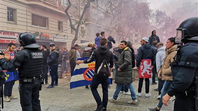 جماهير إسبانيول تؤازر ليون ضد برشلونة (صور)