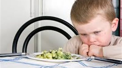 احذري.. إجبار طفلك على تناول طعام لا يحبه
