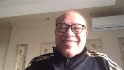 صلاح عبد الله يدعم محمد صلاح على طريقته الخاصة (فيديو)