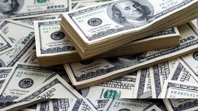 التجار يرحبون بقرار توفير الدولار للقطاعات الأساسية