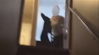 شاهد كيف انتقمت امرأة من شقيقتها نشرت فيديو لها وهي مخمورة (فيديو وصور)