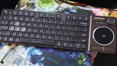 لوحة مفاتيح لا سلكية يمكن استعمالها كمركز تحكم