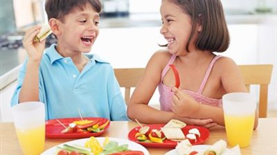 اجعل أبناءك يفضلون الوجبات الصحية على الجاهزة