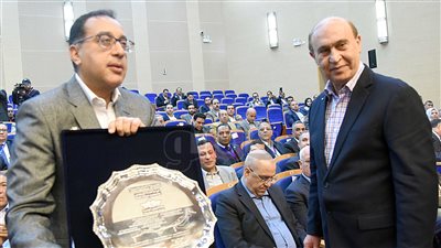 تفاصيل زيارة رئيس الوزراء إلى مقر «اقتصادية قناة السويس» بالسخنة.. مدبولي يتابع مشروعات الهيئة.. مميش: نجحنا في توقيع عقود تتجاوز المليار دولار.. ومستمرون في تطوير جميع أراضي المنطقة