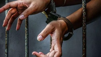 القبض على مراجعين قانونيين بالشهر العقاري لتقاضيهما رشوة