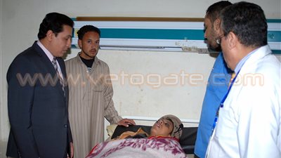 بالفيديو والصور.. محافظ الشرقية يتفقد حالة مصابي حادث القرين