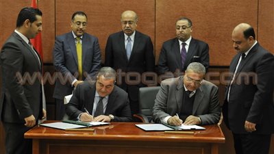 بالصور.. رئيس الوزراء يشهد توقيع اتفاقية الإسكان وبالم هيلز لمشروع الـ«500 فدان»