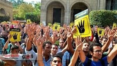 طلاب «الإرهابية» يتظاهرون في جامعة حلوان