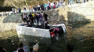 إصابة 15 عاملا بسبب سقوط سيارة بترعة في البدرشين