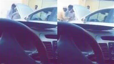 رد فعل شباب سعوديين وعمال هنود لفتاة تعطلت سيارتها (فيديو)