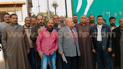 بالصور.. 36 سائقا بالشرقية يهددون بالاعتصام في مبنى محافظة القاهرة