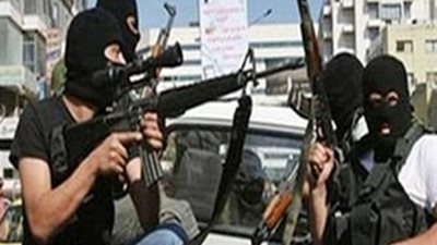 مجهولون يستولون على سيارة من 