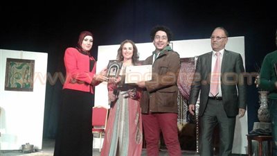 بالصور.. مهرجان «تطوان» يكرم حنان شوقي وفريق «رجالة وستات»