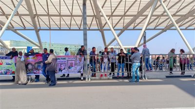 توافد جماهيري إلى مطار القاهرة لاستقبال بطلة الأولمبياد