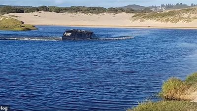 أغرب محاولة لعبور نهر في أستراليا (فيديو وصور)