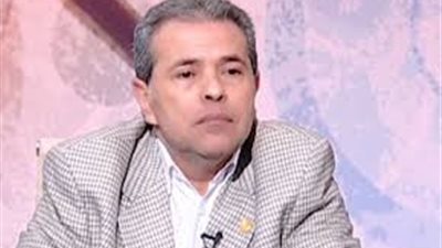 السماح لـ«توفيق عكاشة» وإداري بـ «الأهرام» بالسفر 10 أيام خارج مصر