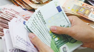 اليورو يرتفع قرشين.. والدولار يسجل 7.83 جنيهات