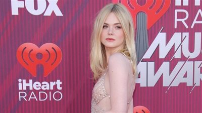 إيل فانينج تخطف الأنظار بإطلالتها الفاتنة بحفل «IHeart» (صور)