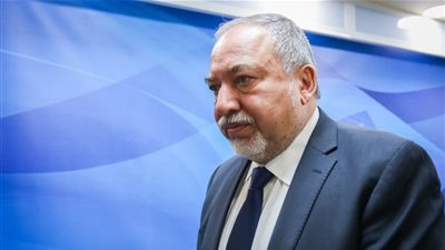 ليبرمان يشمت في نتنياهو بعد صواريخ غزة: «حذرت من هذه النتيجة»