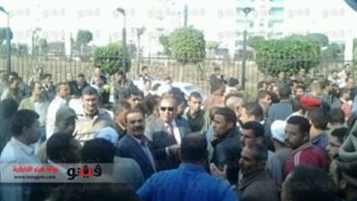 بالصور.. محافظ الشرقية يزور أهالي أميني الشرطة